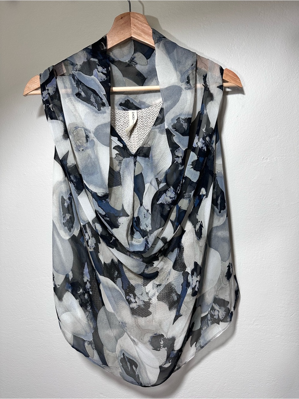 Maggie Ward Silk & Linen Neck Floral-Print - Gray & Black sleeveless top